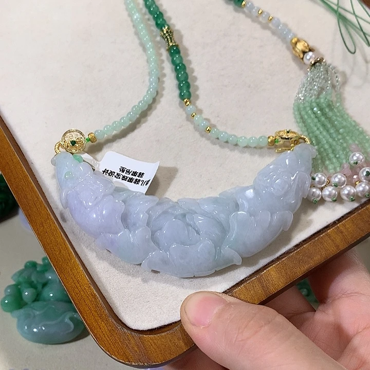 翡翠未镶嵌颈饰翡翠吊坠