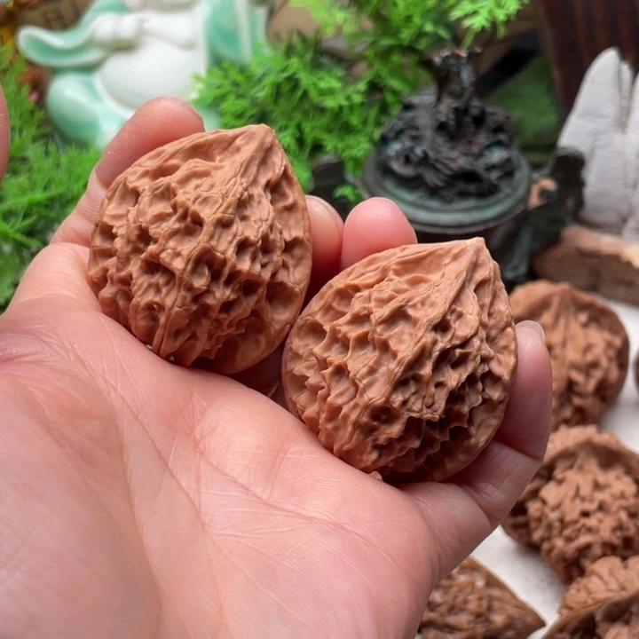 文玩核桃麒麟纹鸡心37尺寸