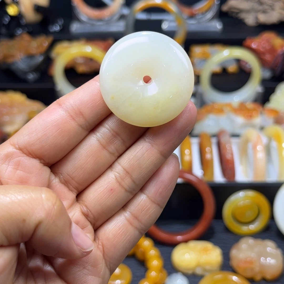 石英质玉（黄龙玉）未镶嵌颈饰