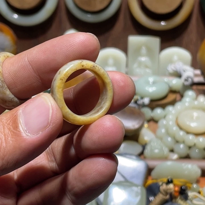 和田玉未镶嵌戒指