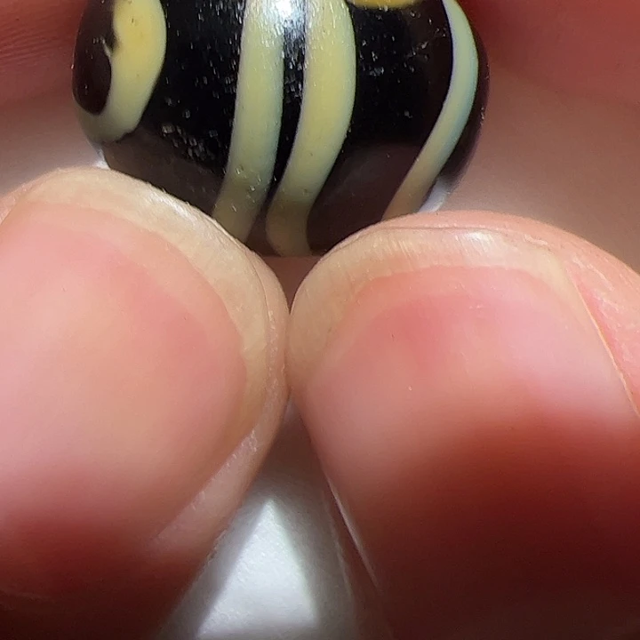 玻璃颈饰在这里的