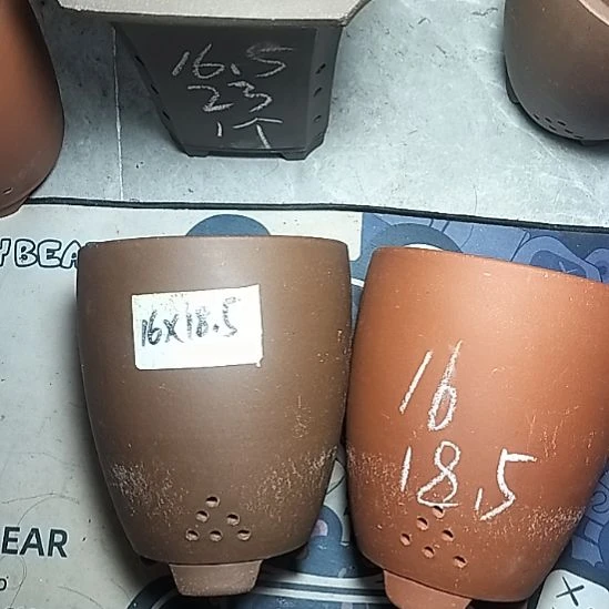 红泥紫泥三角两个花盆