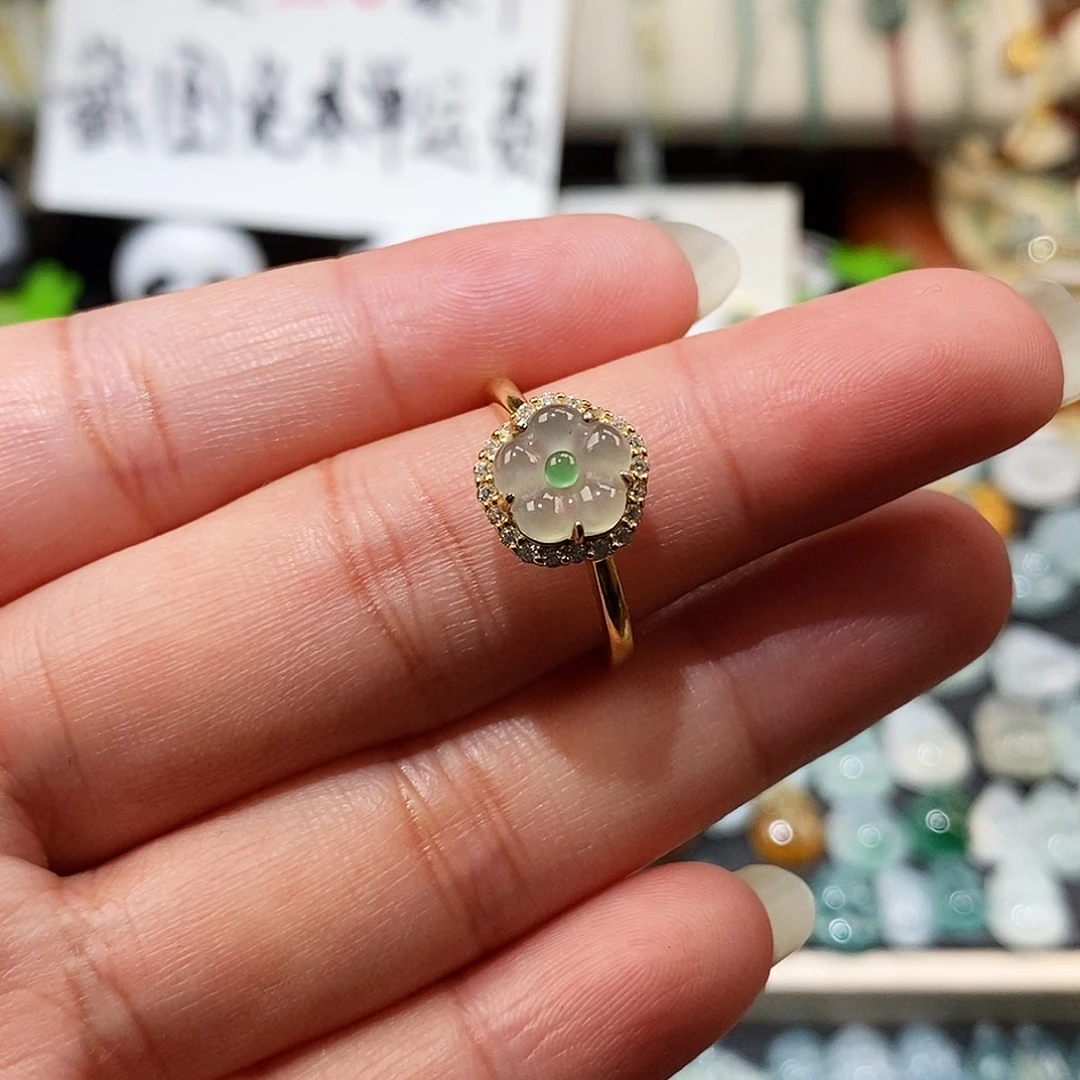 翡翠未镶嵌颈饰高冰小花戒指