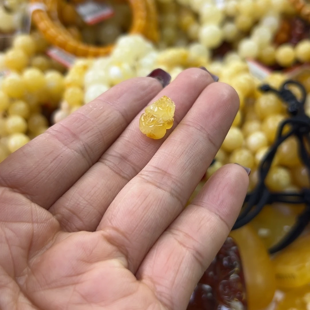 琥珀珠宝奇石未镶嵌