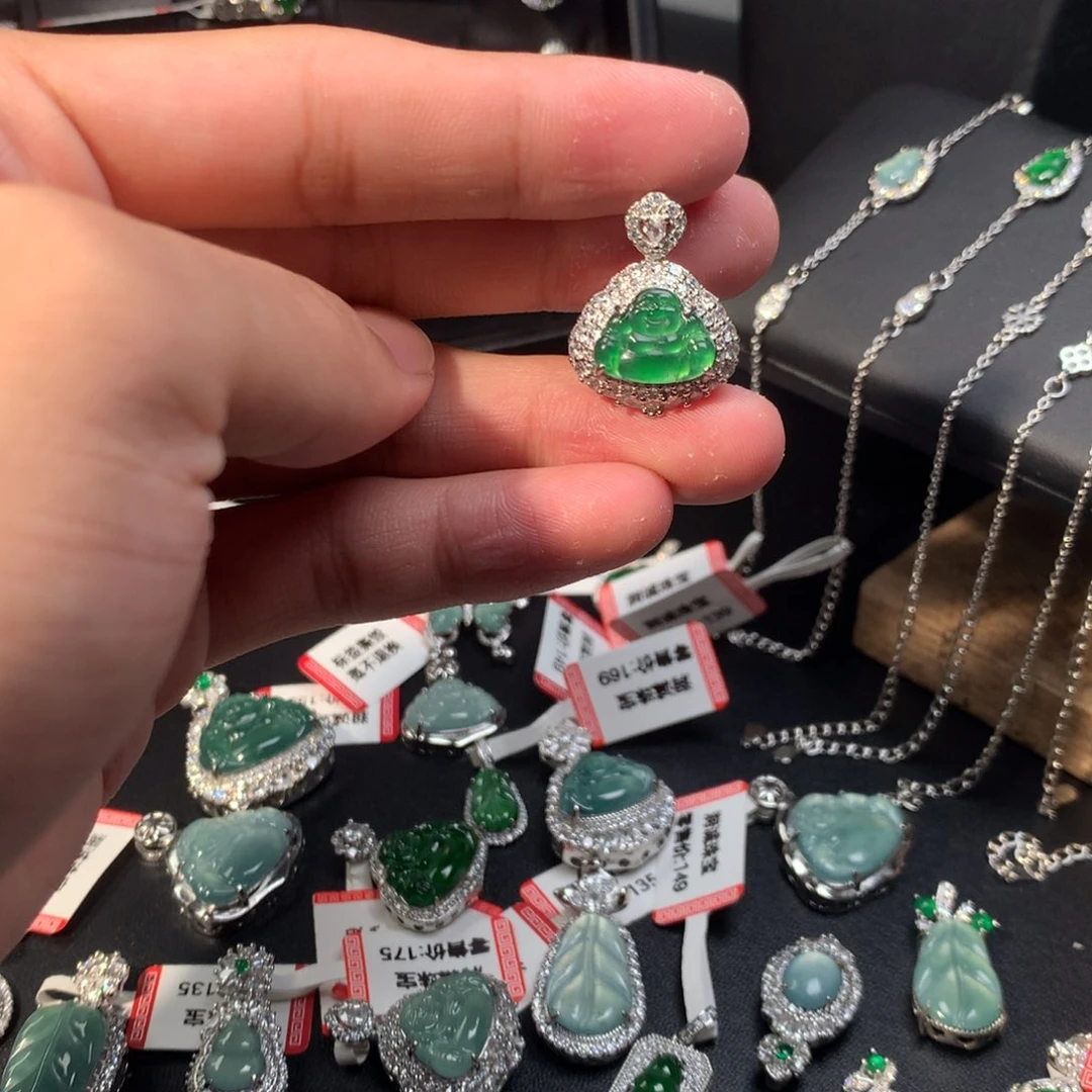 吊坠(不含链)未镶嵌翡翠