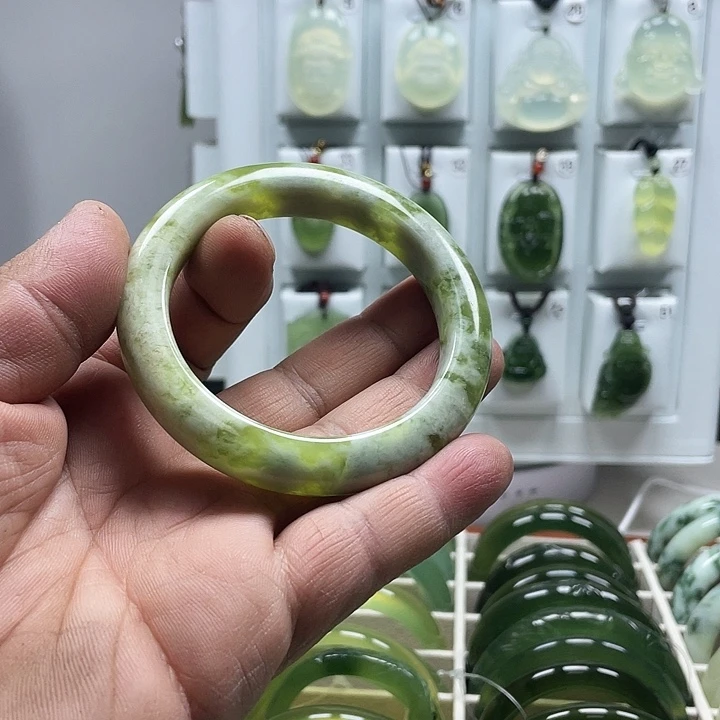 蛇纹石玉手镯合金