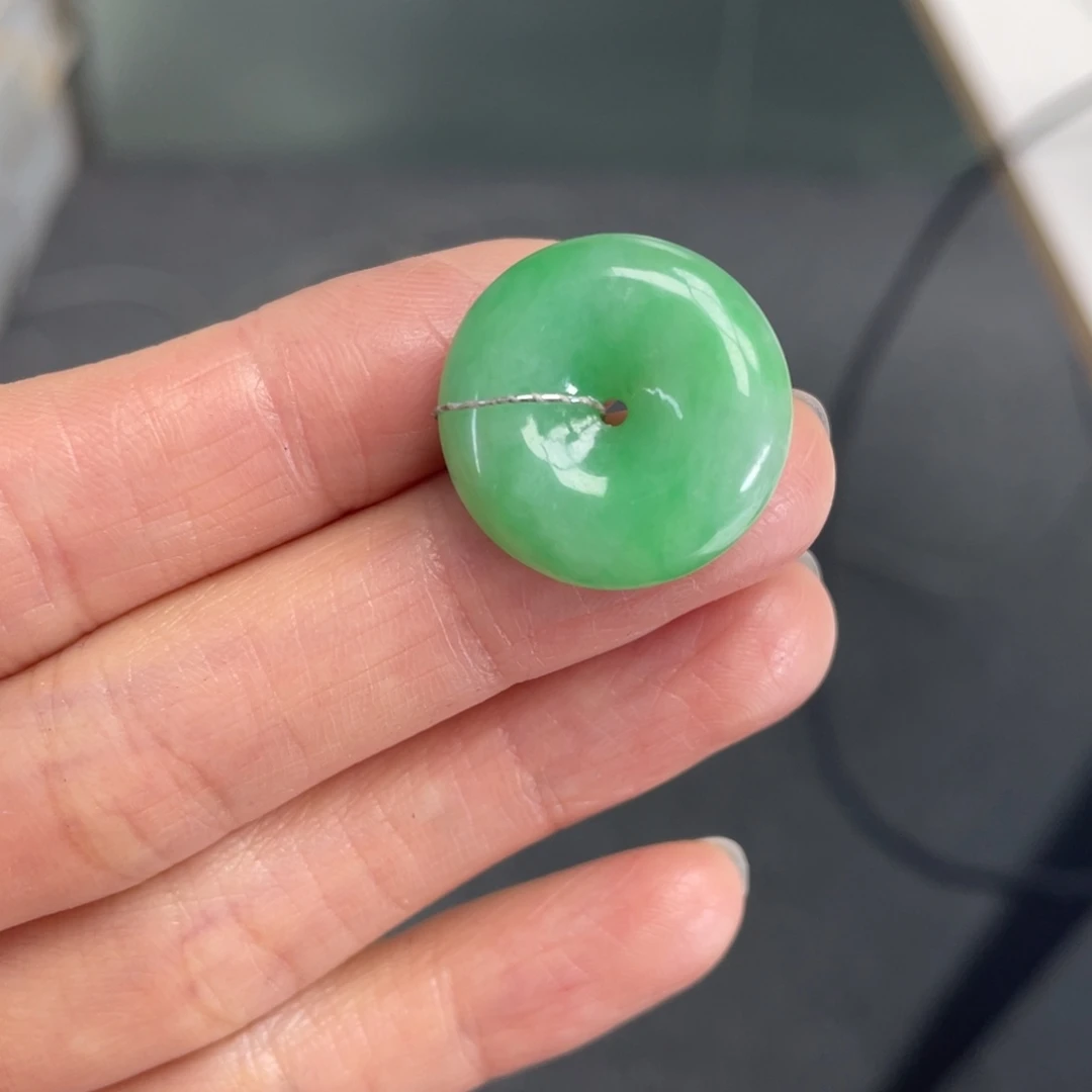 翡翠颈饰未镶嵌平安扣