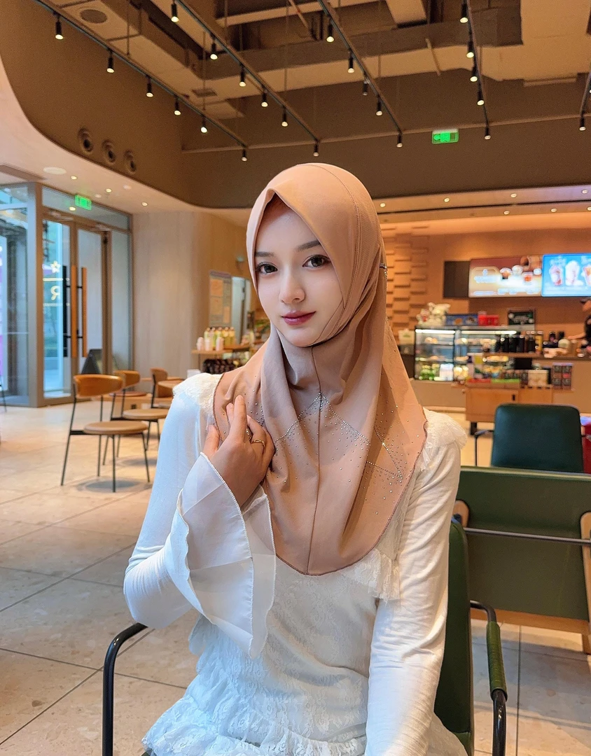 愫纱轻奢高密网纱 夏季透气百搭薄款 简约设计烫钻套头纱巾