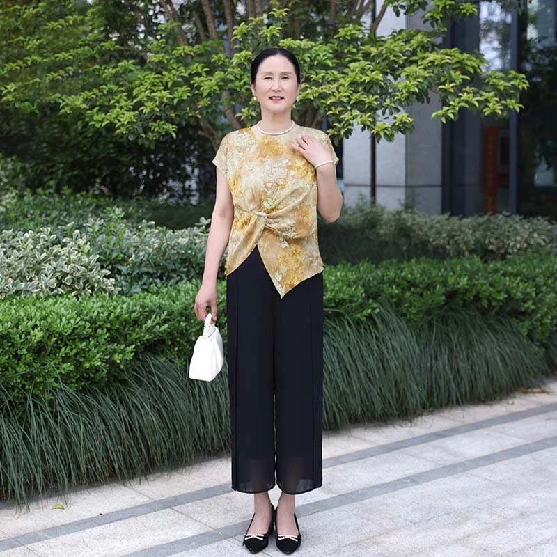 母亲节中老年妈妈装2025夏季中老年女显瘦大码碎花短袖上衣套装