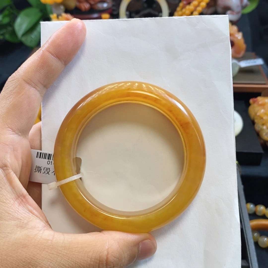 大***妹石英质玉（黄龙玉）未镶嵌手镯