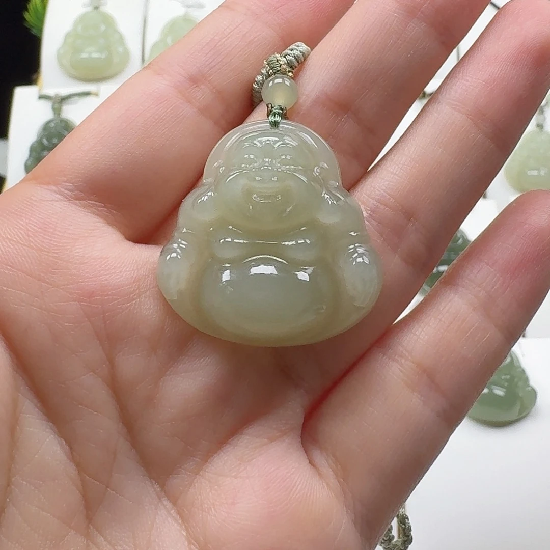 H***H和田玉未镶嵌颈饰