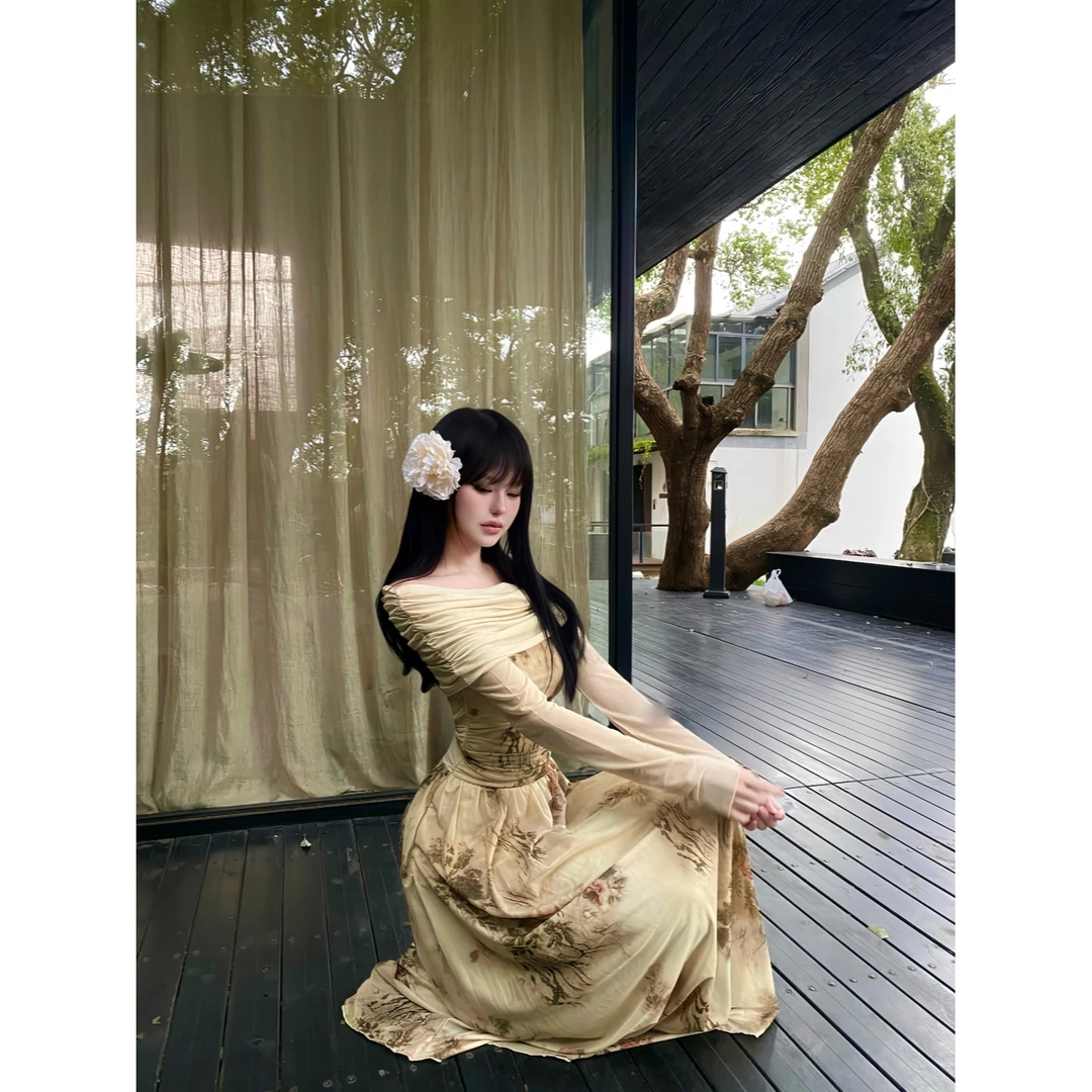 纯欲辣妹性感一字肩碎花连衣裙女初秋新款收腰显瘦气质长裙