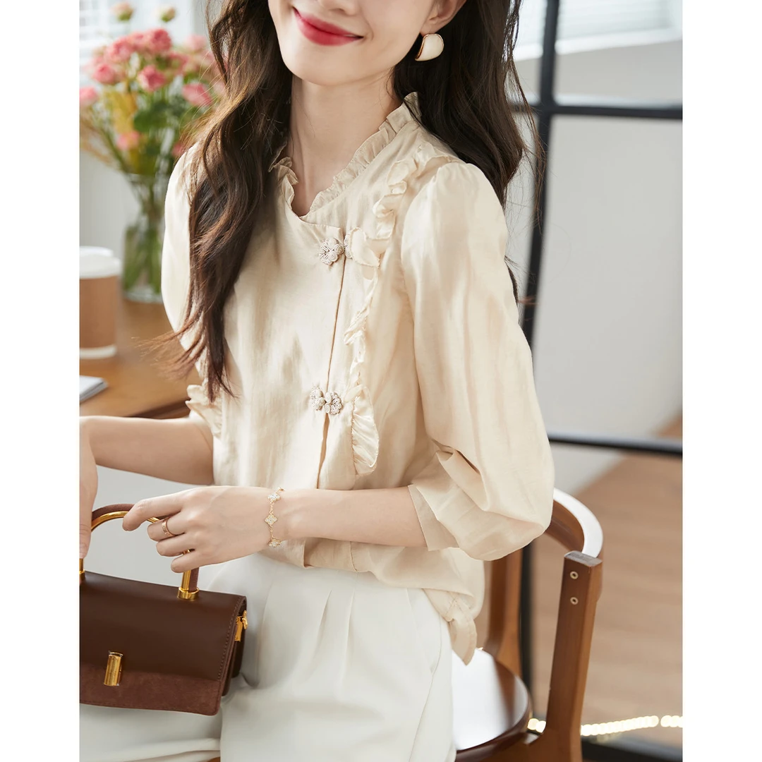 沫晗依美2025秋季新款时尚气质休闲百搭香槟色舒适亲肤女士小衫