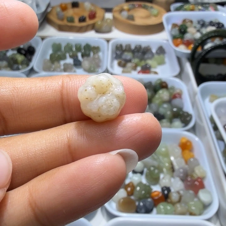 和田玉未镶嵌珠宝奇石