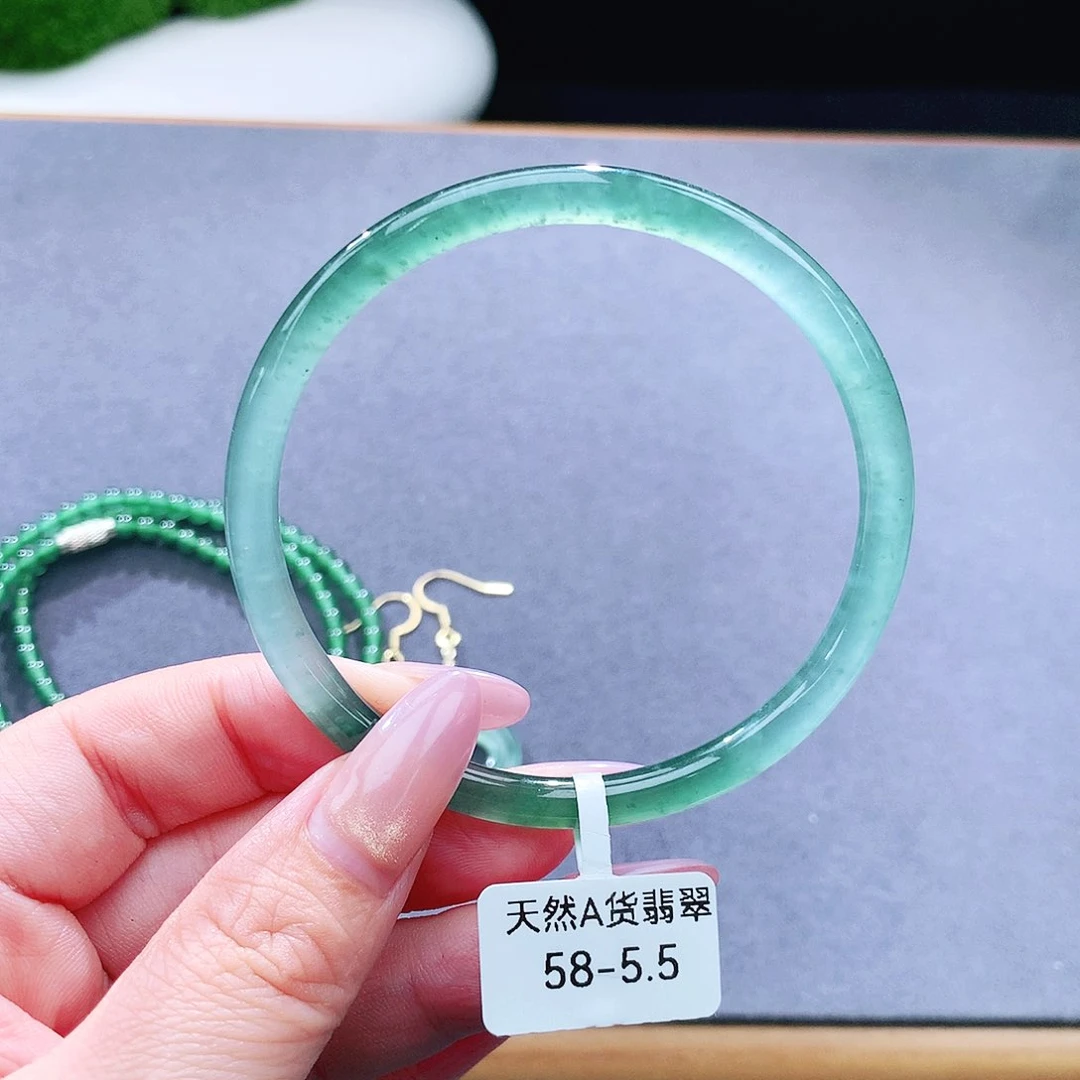 未镶嵌手镯（圆镯）翡翠