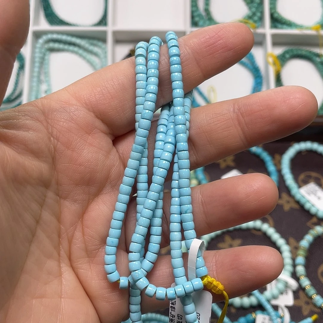 吴***铭绿松石未镶嵌珠宝奇石