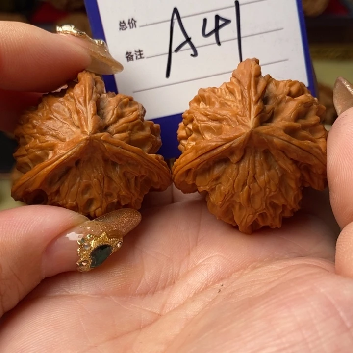 M***i桃核把件全品大球奔