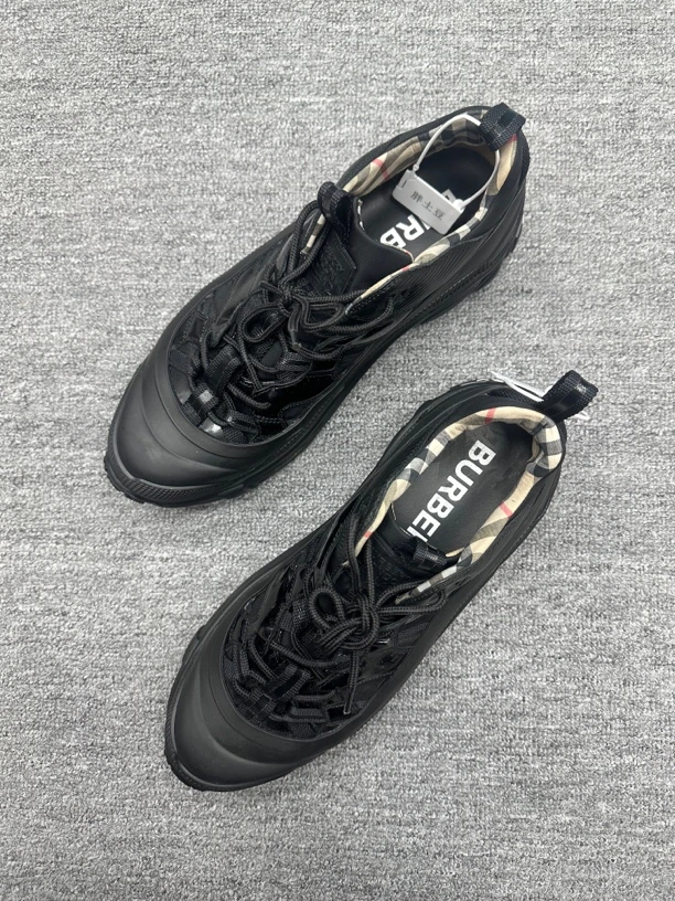 99新 BURBERRY/博柏利 44 Burberry 老爹鞋 黑色 准新