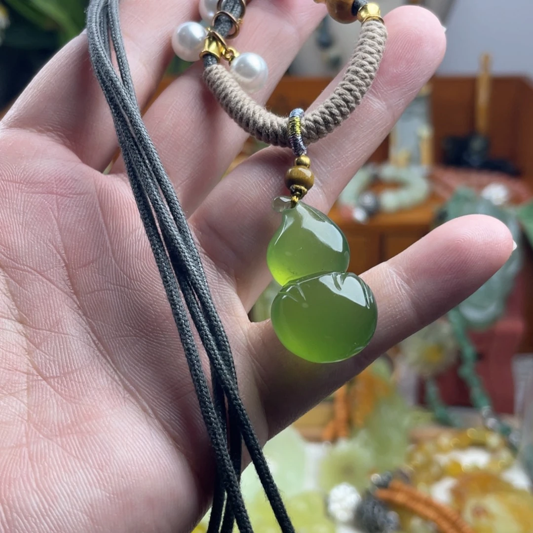 蛇纹石玉未镶嵌吊坠