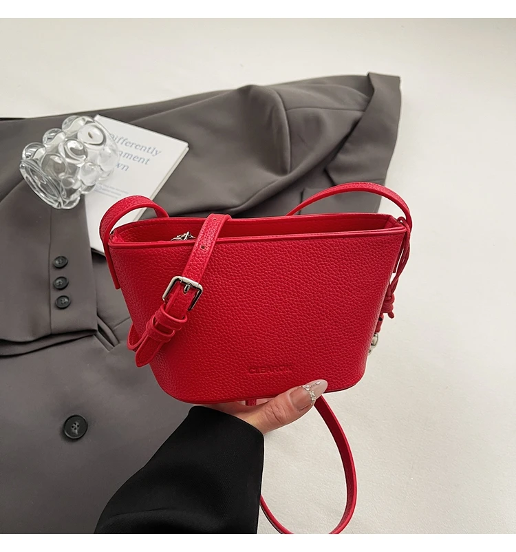 2025新款夏季元宝小包包pu女士包红色手机包小众高级感单肩斜挎包