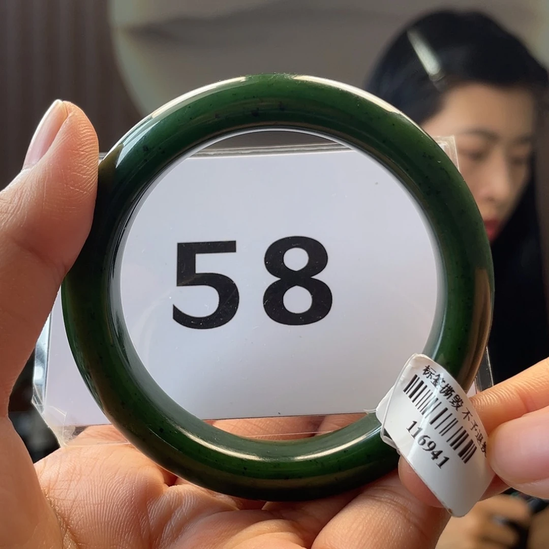 和田玉手镯未镶嵌微瑕