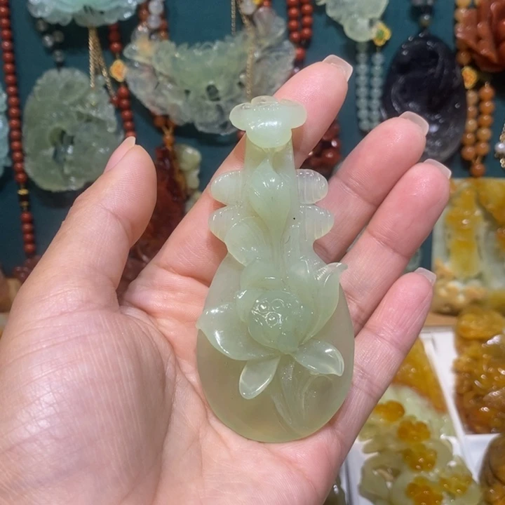 蛇纹石玉未镶嵌颈饰