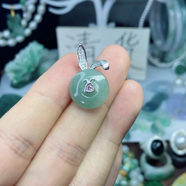 翡翠吊坠(不含链)足铂镶嵌