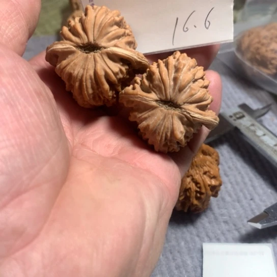 文玩核桃吊坠楼子