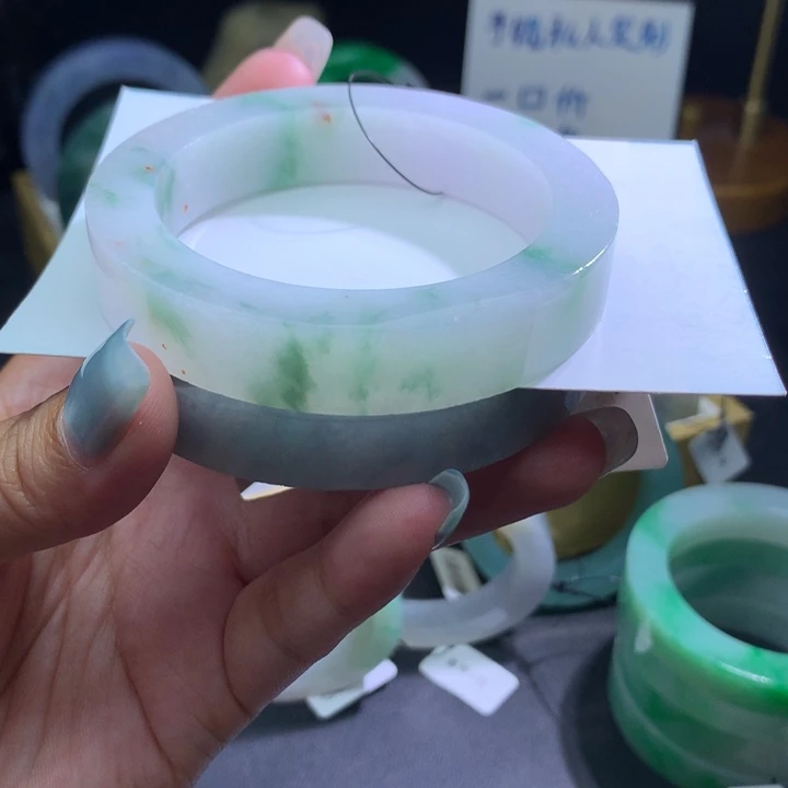 未镶嵌翡翠手镯定制翡翠