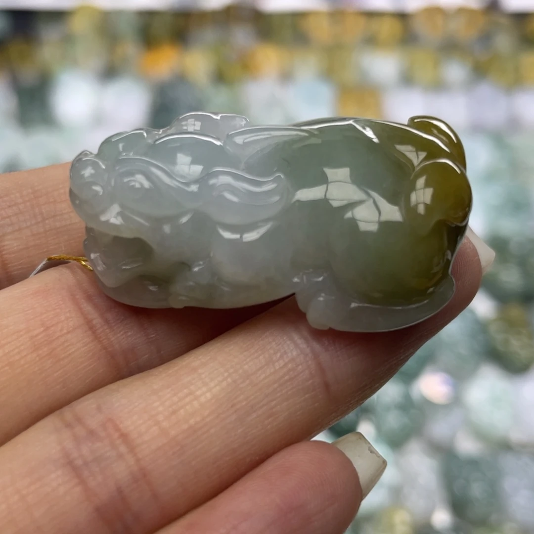 翡翠未镶嵌颈饰貔貅