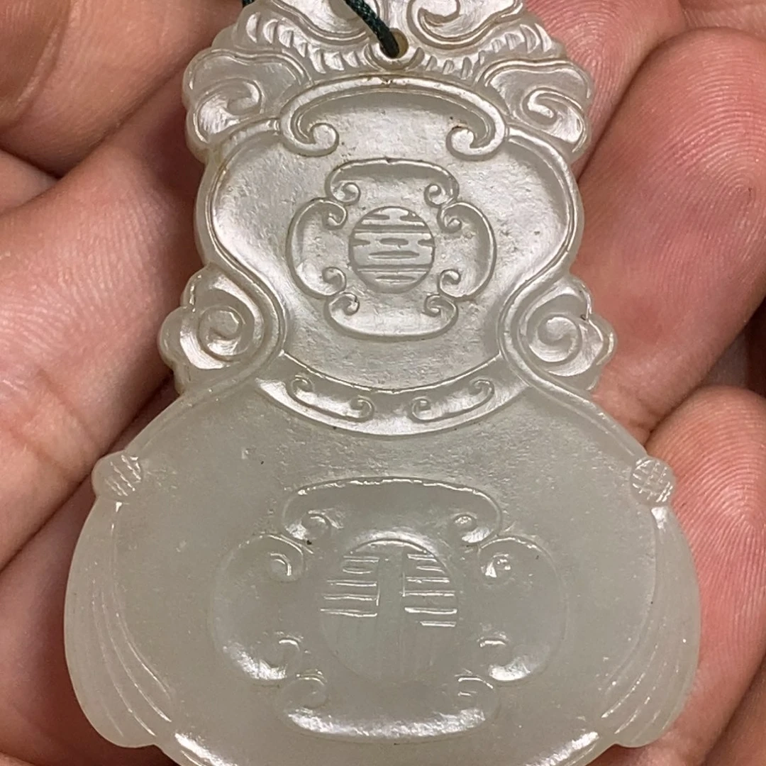 和田玉未镶嵌颈饰翔*