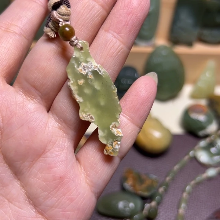 岫岩河磨玉（透闪石质玉）未镶嵌颈饰
