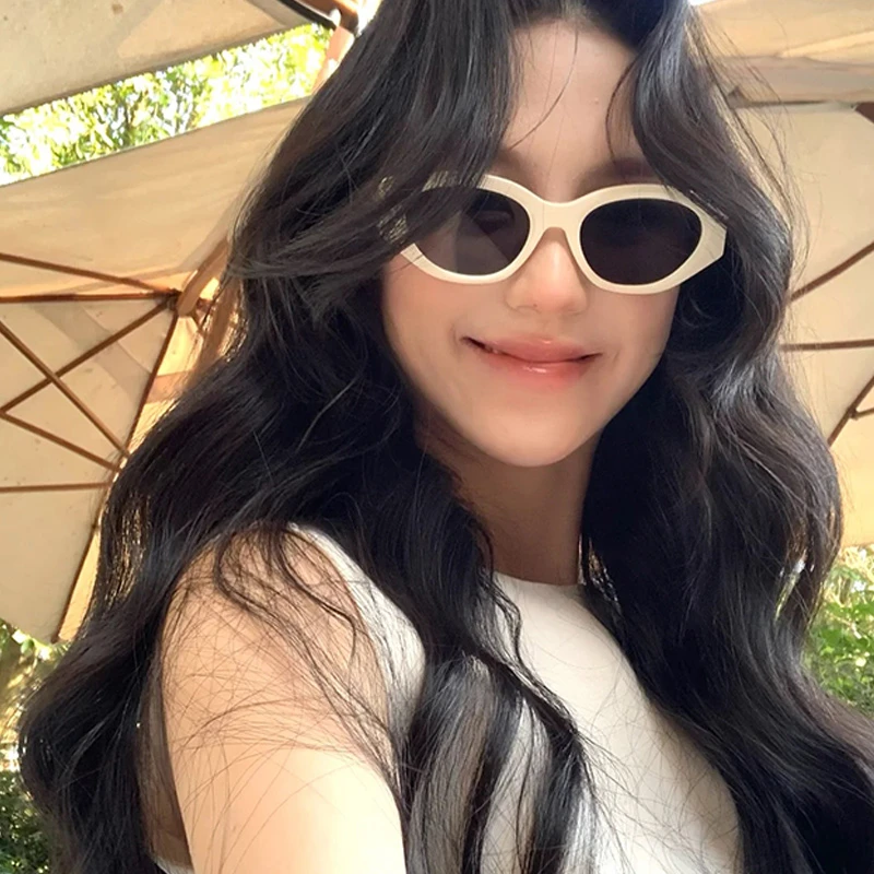2025新款猫眼墨镜女款高级感白框防紫外线遮阳防晒太阳镜拍照出片