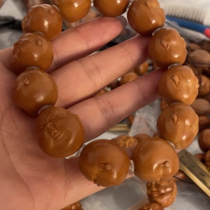 橄榄核手串雕刻艺术