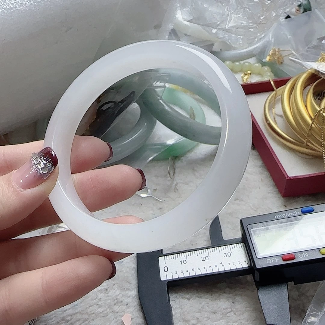 石英岩玉未镶嵌手镯173