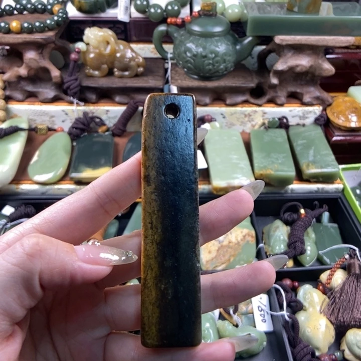 未镶嵌岫岩河磨玉（透闪石质玉）把件A**n