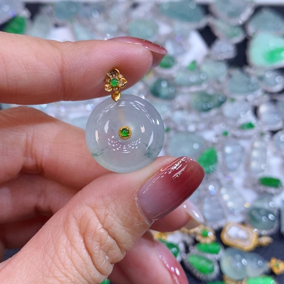 翡翠18K金镶嵌颈饰