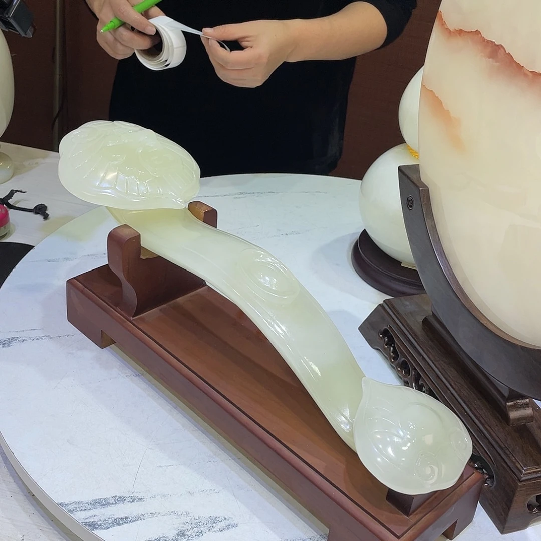 玉精品天然玉石如意摆件