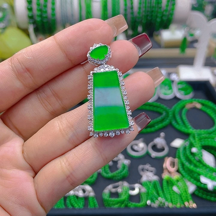 翡翠颈饰银S925镶嵌一刀切无事牌