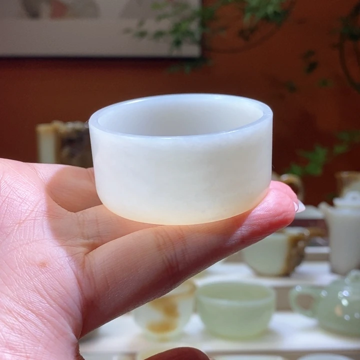 和田玉未镶嵌摆件野牛沟粉皮料直筒杯
