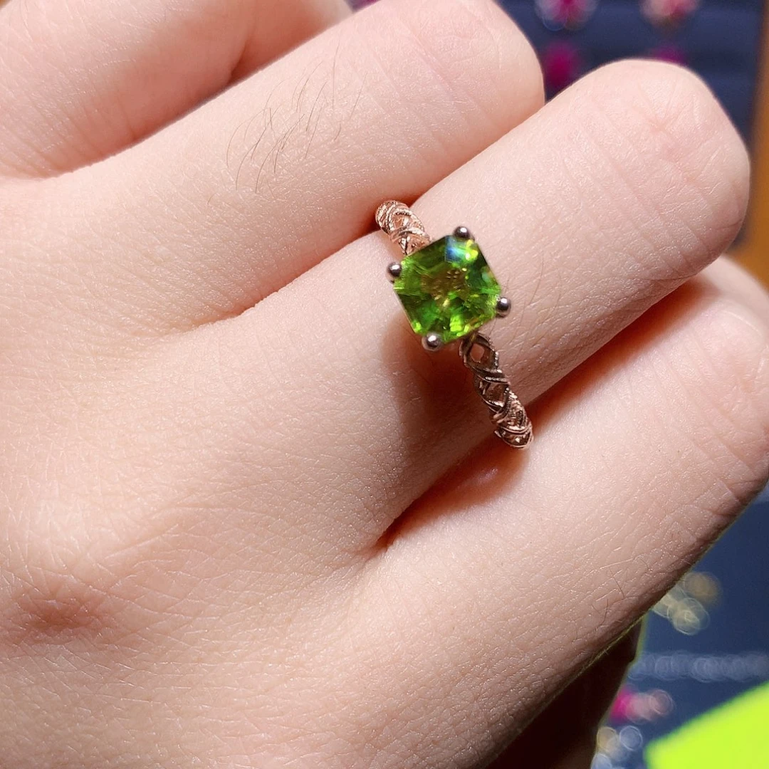 戒指橄榄石银S925镶嵌
