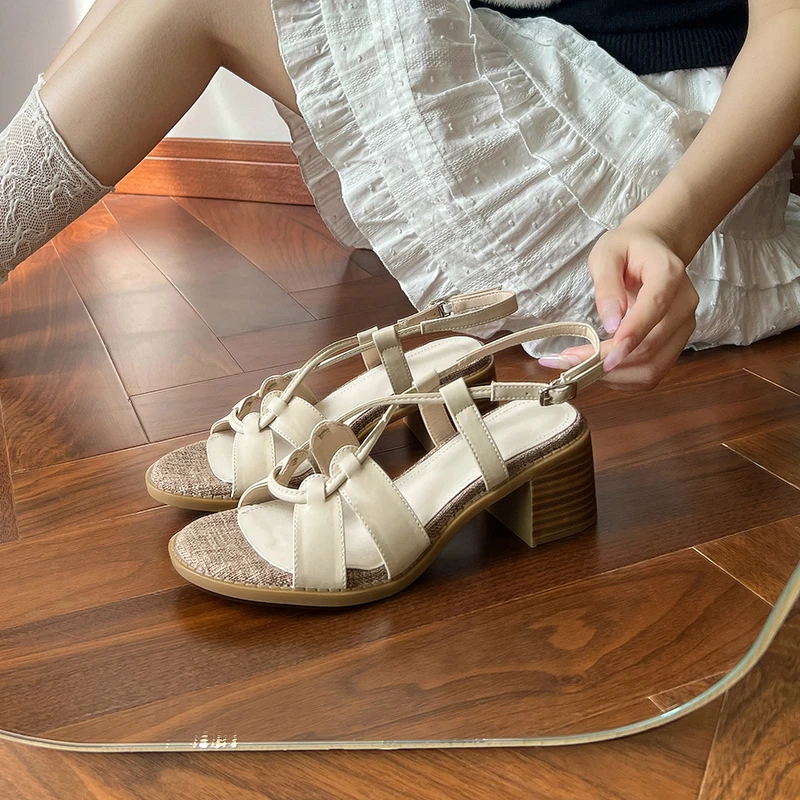 2025新款一字扣带罗马风夏季外穿女凉鞋超纤舒适粗跟防滑百搭凉鞋