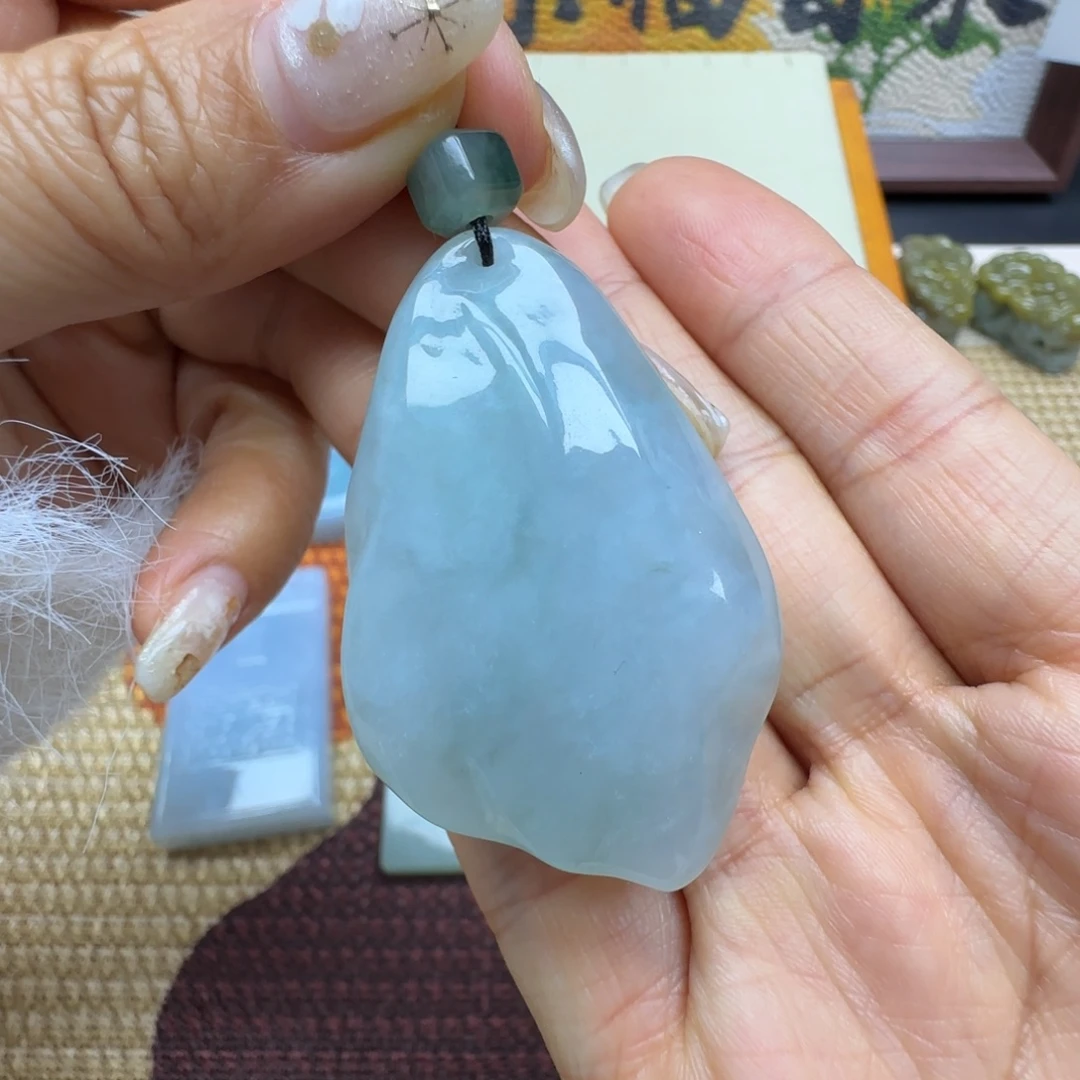 翡翠未镶嵌颈饰随行