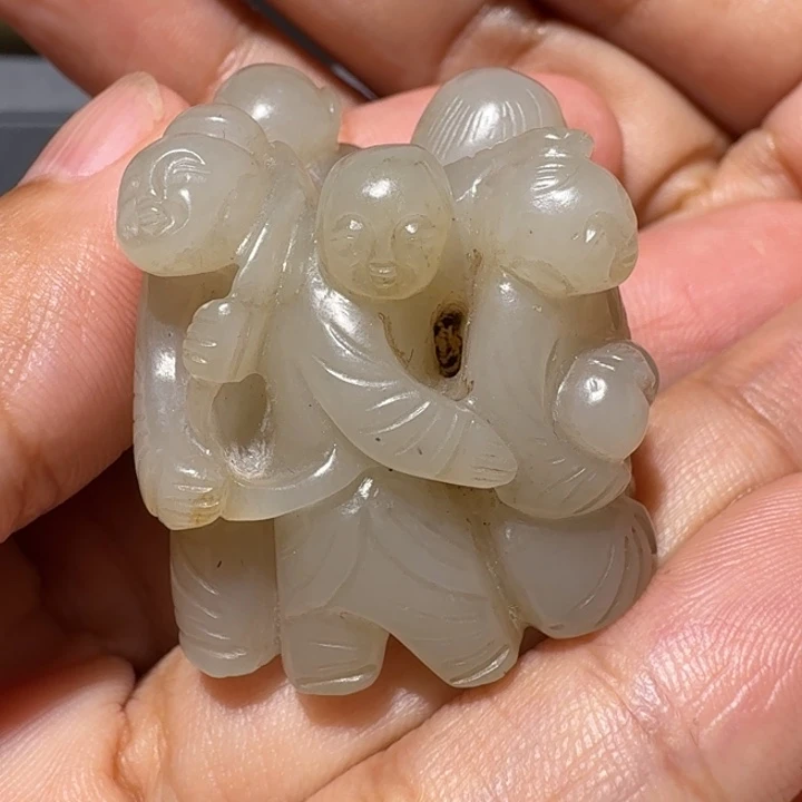 氓***蚩和田玉未镶嵌颈饰