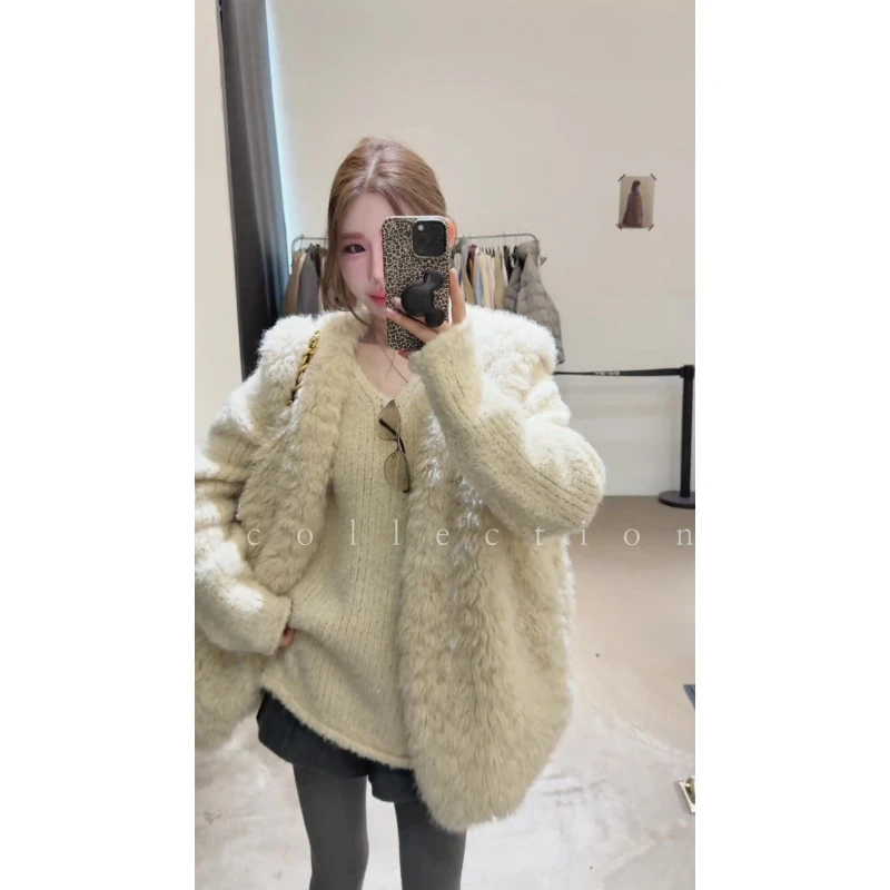 MARIE.COCO韩系千金风软糯毛衫叠穿毛绒马甲外套搭休闲短裤女套装