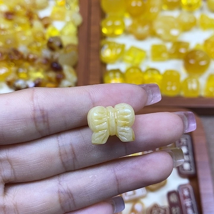 橄榄核吊坠蝴蝶结102