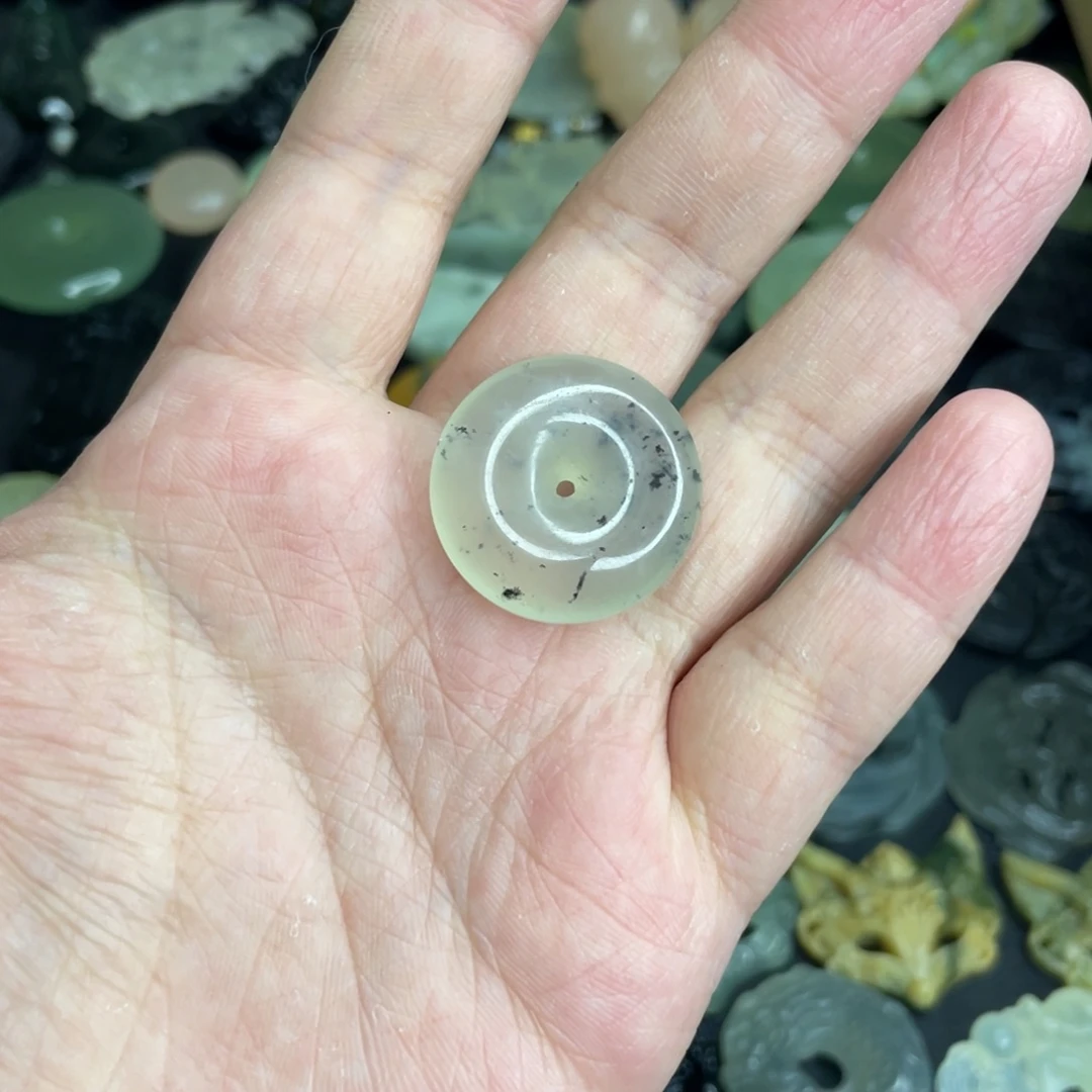 岫玉未镶嵌颈饰扣子