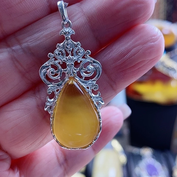 琥珀颈饰银S925镶嵌吊坠