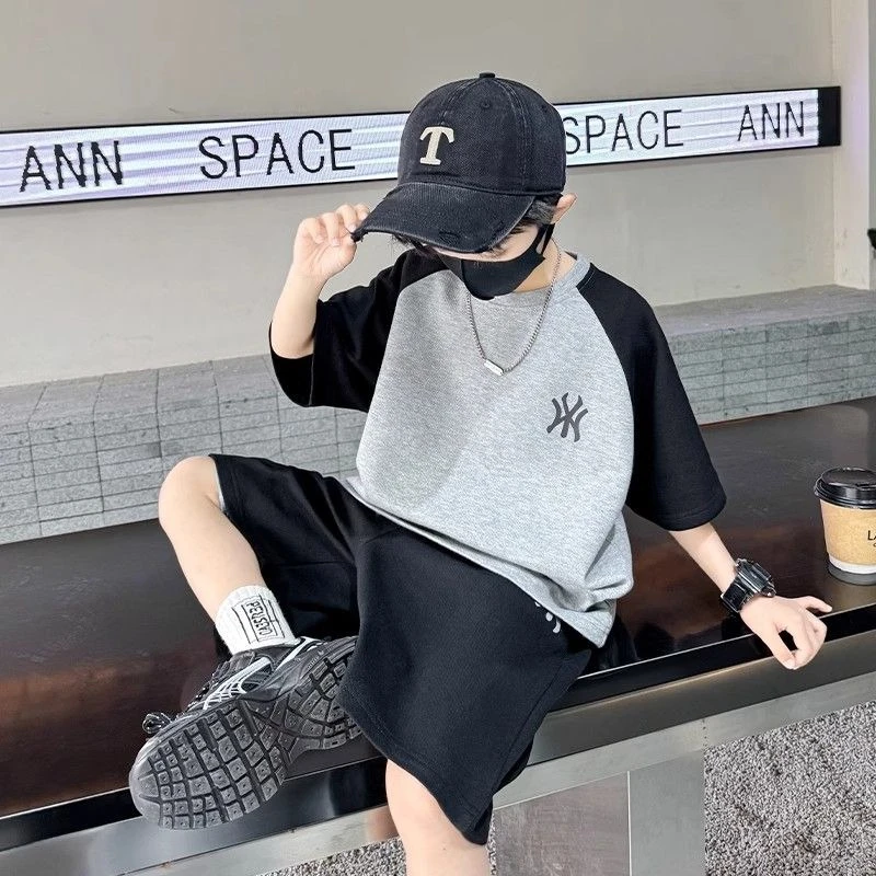 潮酷男童夏季宽松套装2025新款中大童短袖短裤时髦帅气休闲两件套