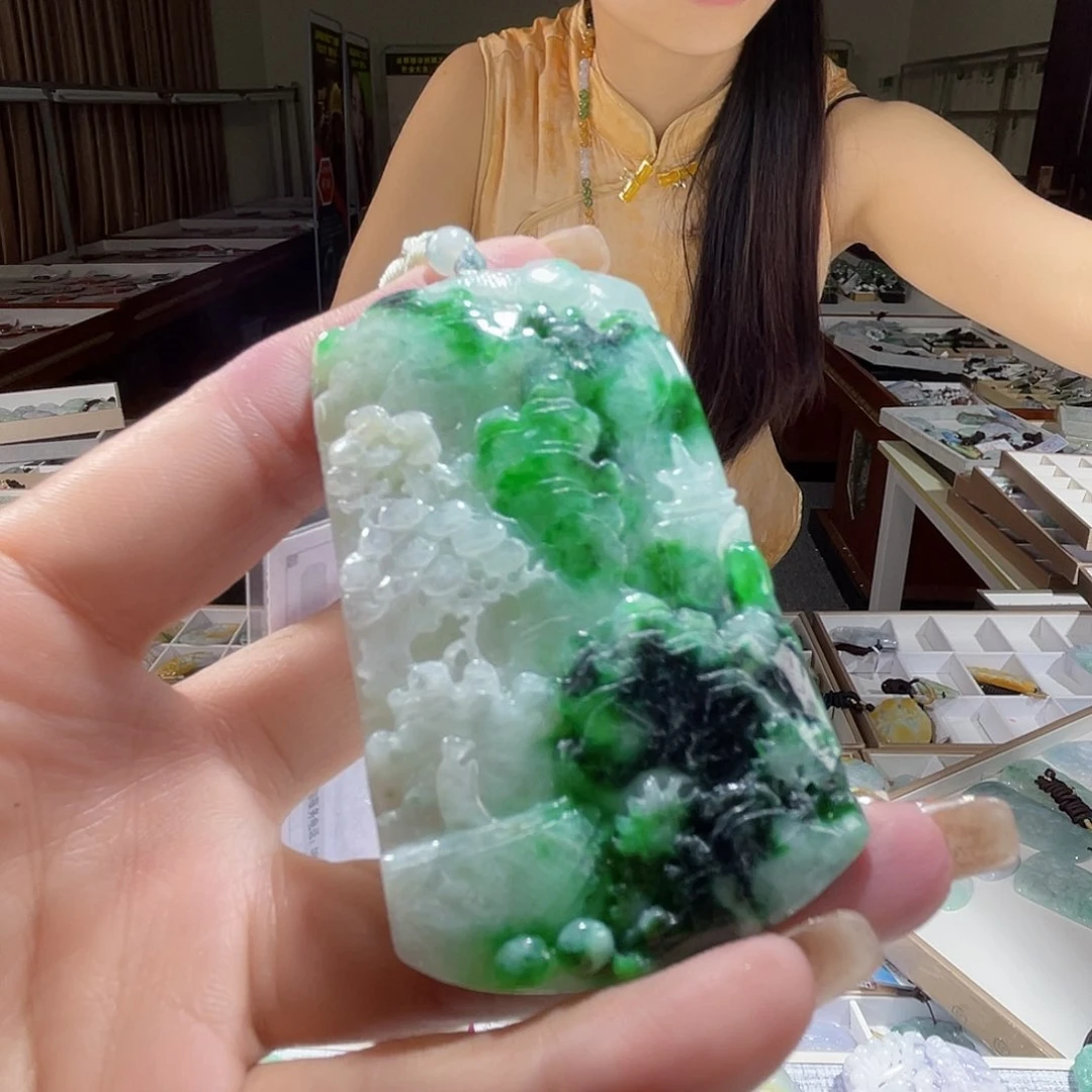 翡翠未镶嵌颈饰一